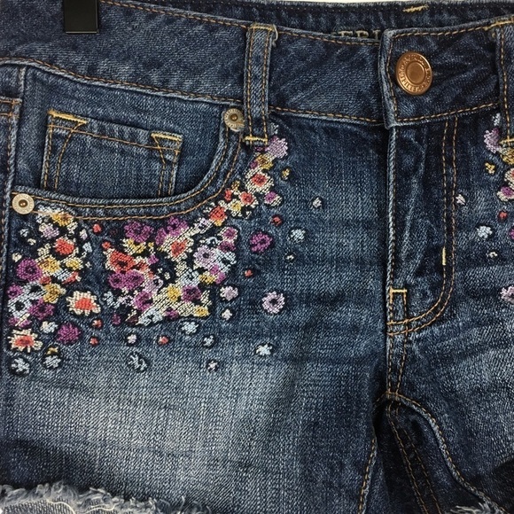 AMERICAN EAGLE Jean Shorts Denim Cut Off Floral Embroidered Festival Boho Size 2 - Picture 2 of 9
